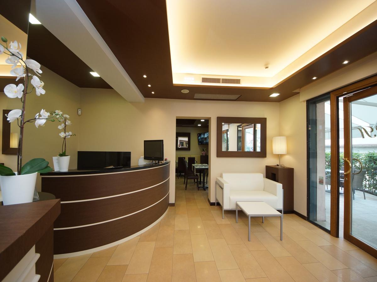Hotel Clarin 14 By Dori Peschiera del Garda Exterior foto