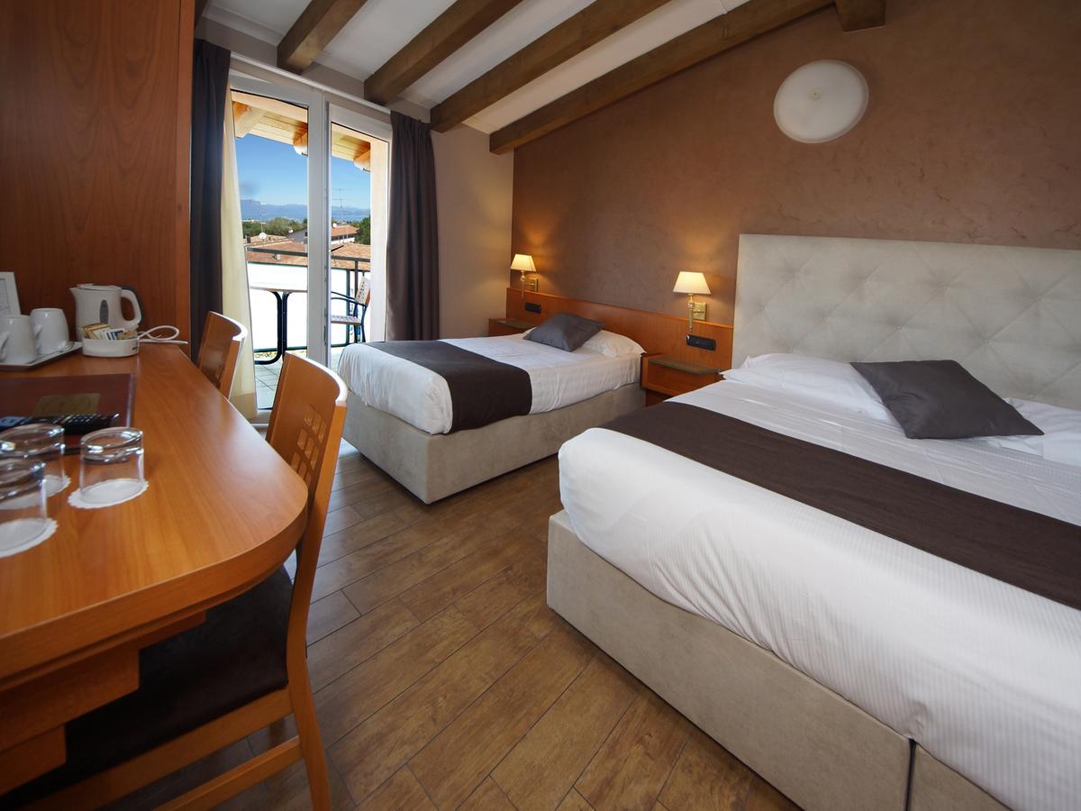 Hotel Clarin 14 By Dori Peschiera del Garda Exterior foto