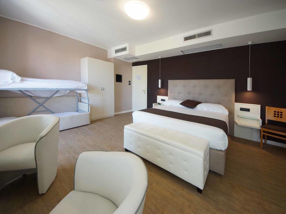 Hotel Clarin 14 By Dori Peschiera del Garda Exterior foto
